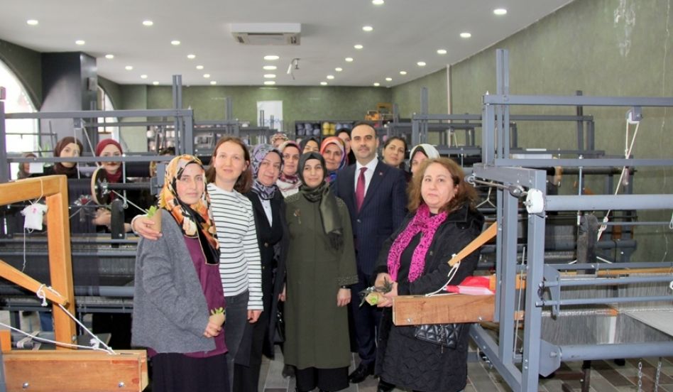 Bakan Kacır, Kadınlar Dokuyor Atölyesini Ziyaret Etti